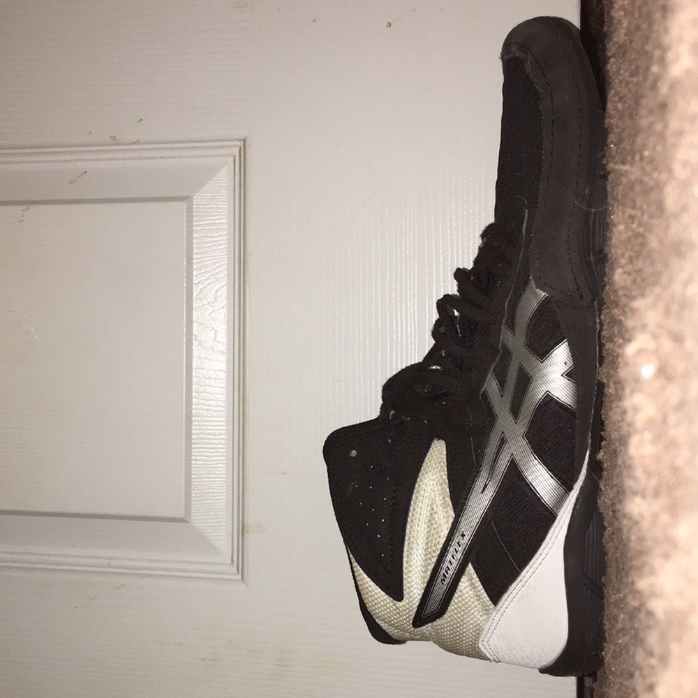 Gently used Asics wrestling shoes!!